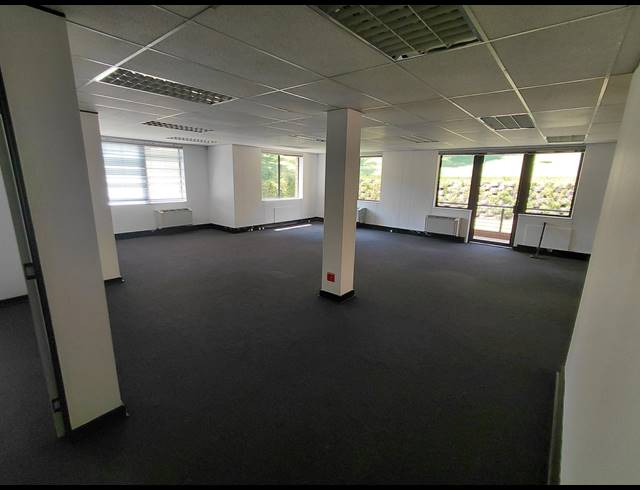 210M² OFFICE TO LET IN BRYANSTON